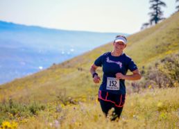 Women running in the countryside with sun hat and leggings under her shorts - - SportOnSocial Global Running Culture 2025
